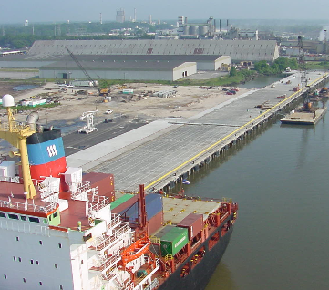 Container berth at Georgia Ports Authority on Savannah River, Savannah, GA